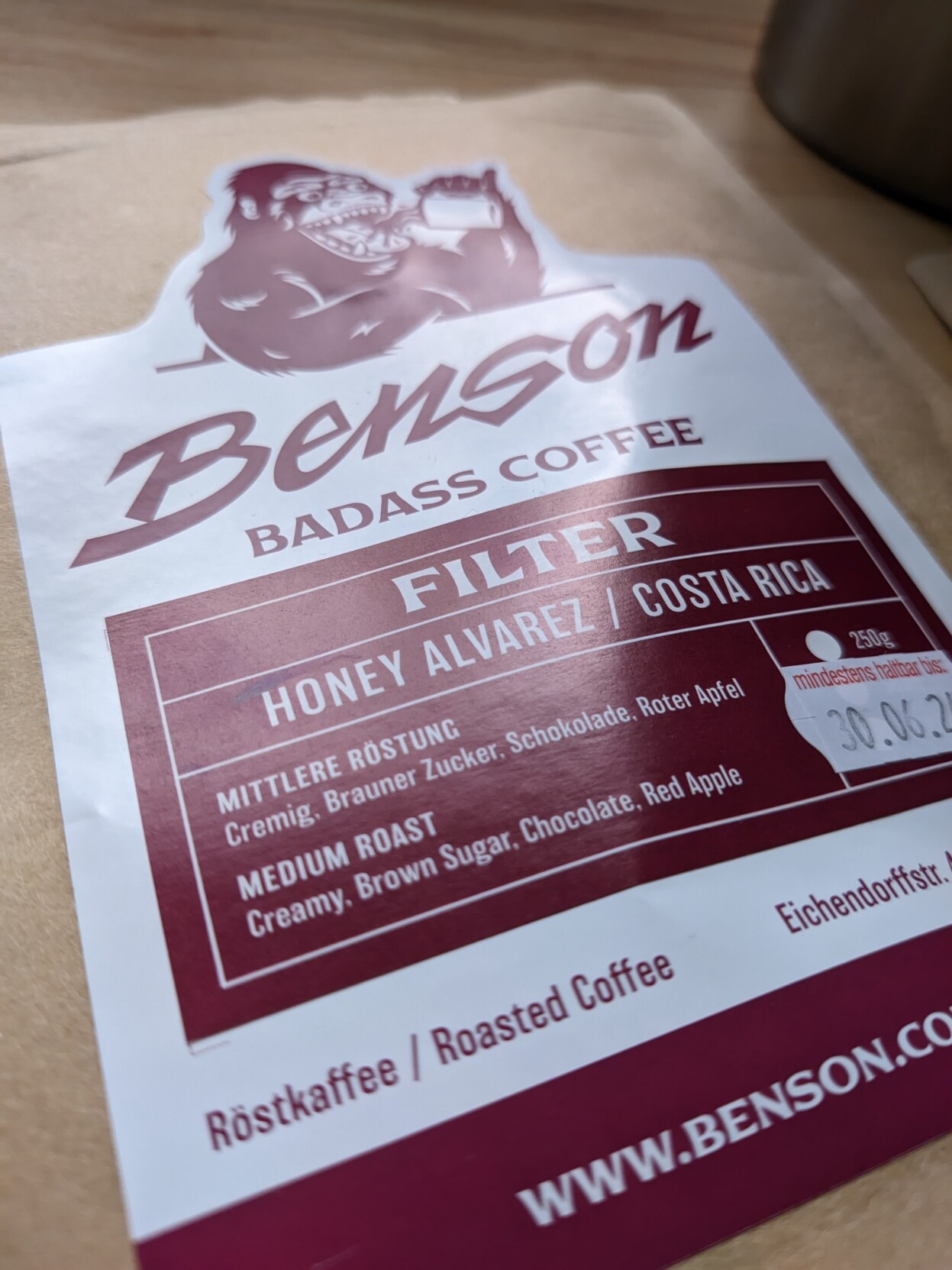 Eine Packung Benson Kaffee, der Sorte 